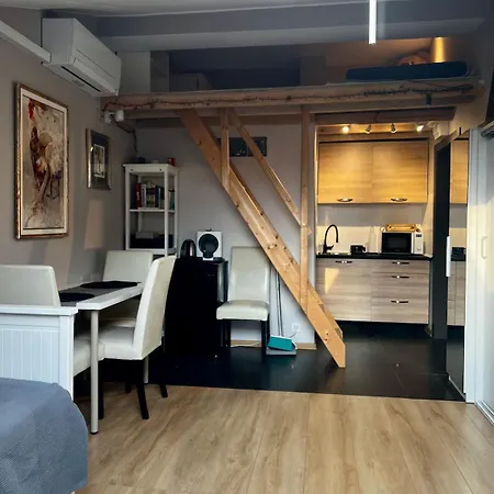 Cosy, Workplace With A Sunny Rooftop View * Sofie