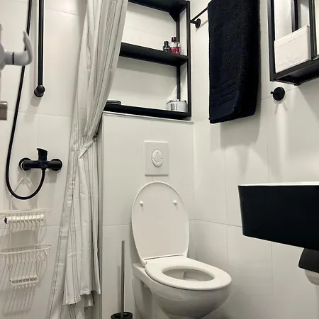 Cosy, Workplace With A Sunny Rooftop View Apartmán