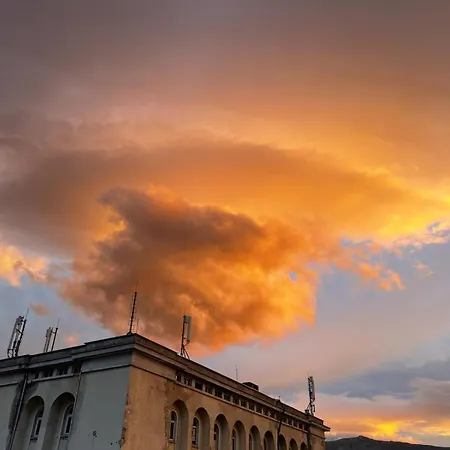 Apartmán Cosy, Workplace With A Sunny Rooftop View *