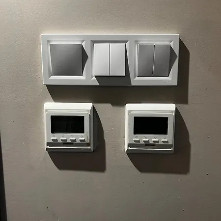 Cosy, Workplace With A Sunny Rooftop View 公寓 *