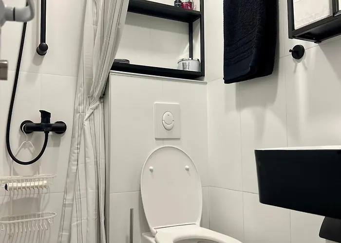 Cosy, Workplace With A Sunny Rooftop View Апартаменты