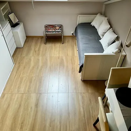 Апартаменты Cosy, Workplace With A Sunny Rooftop View *